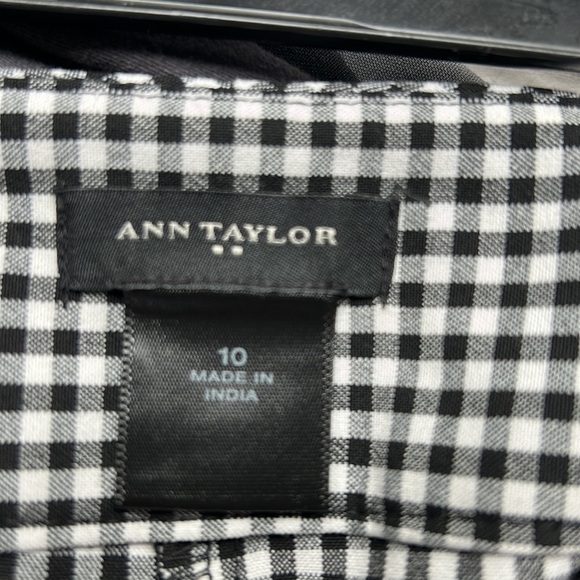 Ann Taylor black and white gingham pants. Straight cut, women’s size 10. - Picture 6 of 10